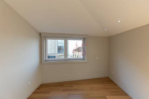 Moradia de Luxo T3+1 na Foz do Douro, a Dois Passos da Praia