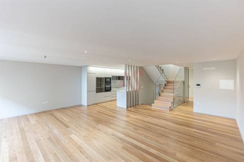 Moradia de Luxo T3+1 na Foz do Douro, a Dois Passos da Praia