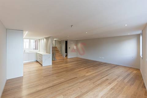 Moradia de Luxo T3+1 na Foz do Douro, a Dois Passos da Praia