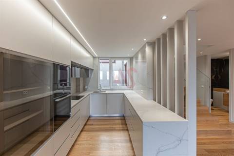 Moradia de Luxo T3+1 na Foz do Douro, a Dois Passos da Praia