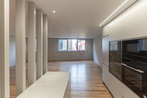 Moradia de Luxo T3+1 na Foz do Douro, a Dois Passos da Praia