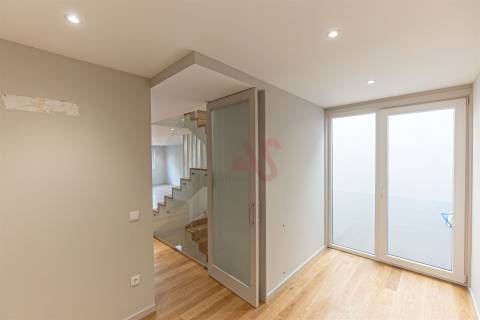 Moradia de Luxo T3+1 na Foz do Douro, a Dois Passos da Praia