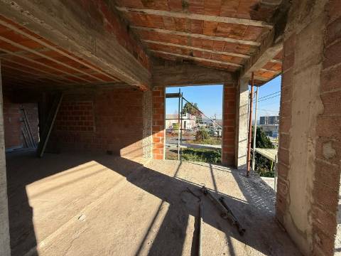 T2  a 5 minutos da MAIA , Com Garagem, Varanda e Excelente exposição Solar | em Coronado, Trofa