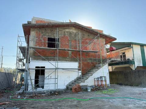 T2  a 5 minutos da MAIA , Com Garagem, Varanda e Excelente exposição Solar | em Coronado, Trofa