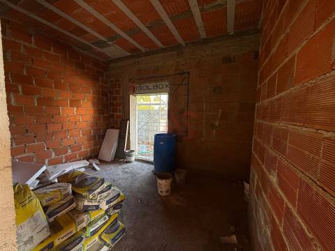 T2  a 5 minutos da MAIA , Com Garagem, Varanda e Excelente exposição Solar | em Coronado, Trofa