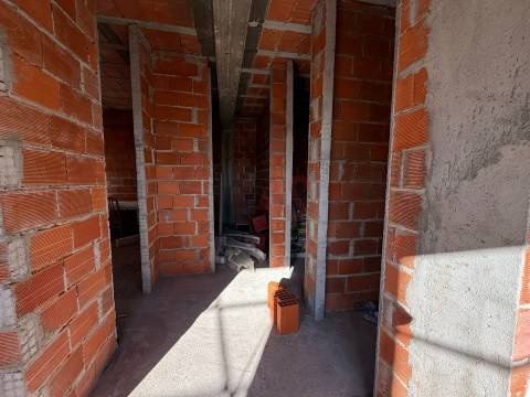 T2  a 5 minutos da MAIA , Com Garagem, Varanda e Excelente exposição Solar | em Coronado, Trofa