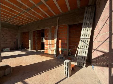 T2  a 5 minutos da MAIA , Com Garagem, Varanda e Excelente exposição Solar | em Coronado, Trofa