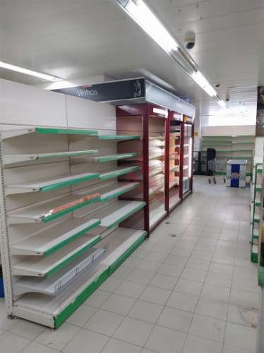 Espaço Comercial para arrendar com 240 m² na Cova da Piedade, Almada