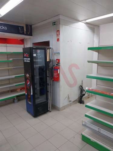 Espaço Comercial para arrendar com 240 m² na Cova da Piedade, Almada