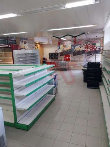 Espaço Comercial para arrendar com 240 m² na Cova da Piedade, Almada