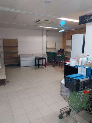 Espaço Comercial para arrendar com 240 m² na Cova da Piedade, Almada