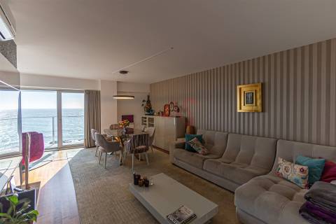 Apartamento T3 para arrendar na Foz do Douro, com vista magnífica sobre o rio e o mar