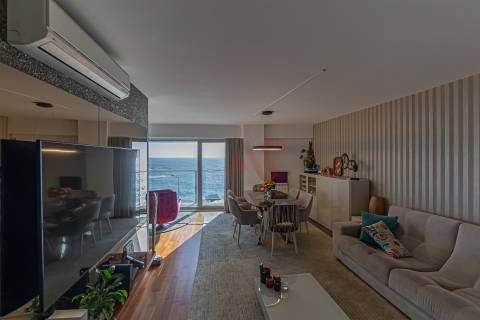 Apartamento T3 para arrendar na Foz do Douro, com vista magnífica sobre o rio e o mar