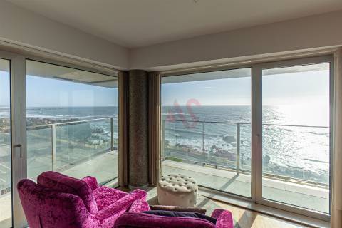 Apartamento T3 para arrendar na Foz do Douro, com vista magnífica sobre o rio e o mar
