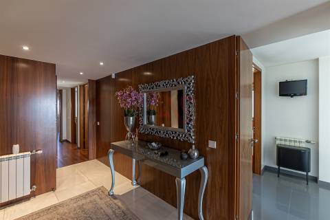 Apartamento T3 para arrendar na Foz do Douro, com vista magnífica sobre o rio e o mar