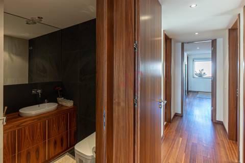 Apartamento T3 para arrendar na Foz do Douro, com vista magnífica sobre o rio e o mar