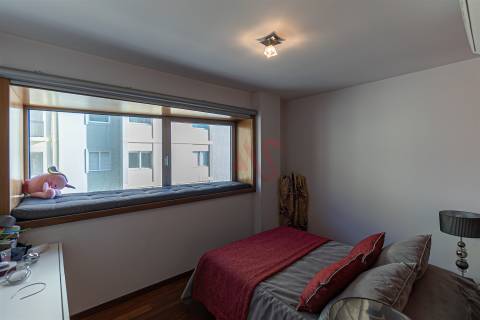 Apartamento T3 para arrendar na Foz do Douro, com vista magnífica sobre o rio e o mar