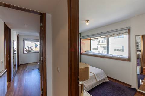 Apartamento T3 para arrendar na Foz do Douro, com vista magnífica sobre o rio e o mar