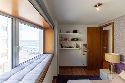 Apartamento T3 para arrendar na Foz do Douro, com vista magnífica sobre o rio e o mar