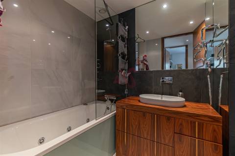 Apartamento T3 para arrendar na Foz do Douro, com vista magnífica sobre o rio e o mar