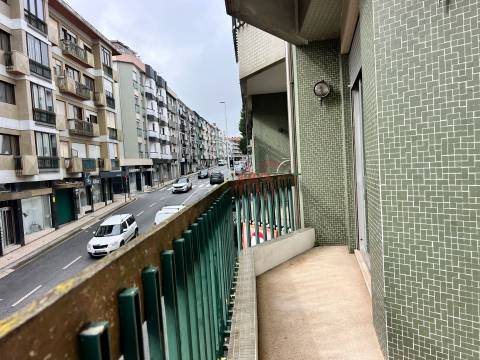 Apartamento T2+1 com Terraço em Santo Ildefonso, Porto