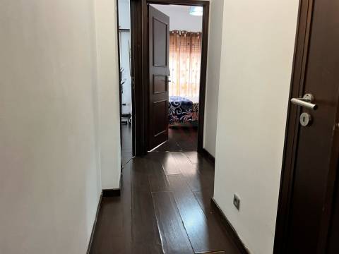 Apartamento T2+1 com Terraço em Santo Ildefonso, Porto