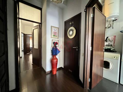 Apartamento T2+1 com Terraço em Santo Ildefonso, Porto