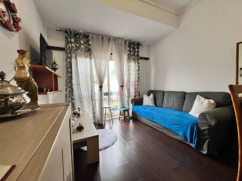 Apartamento T2+1 com Terraço em Santo Ildefonso, Porto