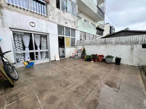 Apartamento T2+1 com Terraço em Santo Ildefonso, Porto
