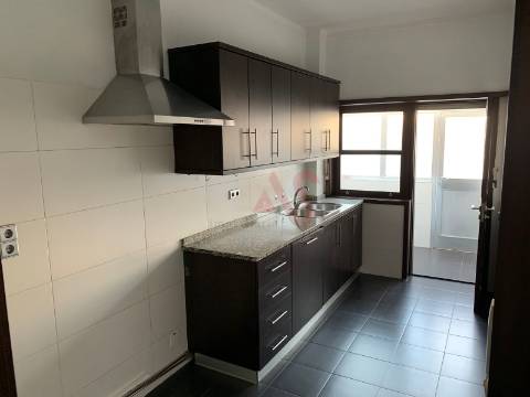 Apartamento T2+1 com Terraço em Santo Ildefonso, Porto