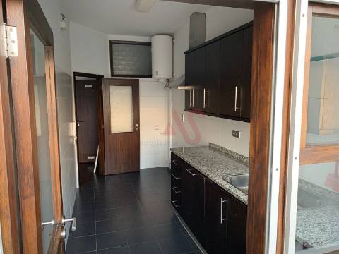 Apartamento T2+1 com Terraço em Santo Ildefonso, Porto