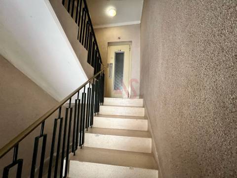 Apartamento T2+1 com Terraço em Santo Ildefonso, Porto