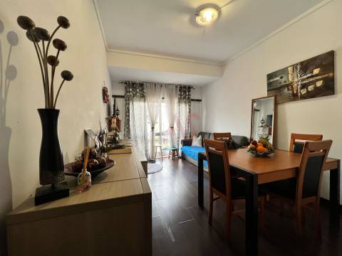 Apartamento T2+1 com Terraço em Santo Ildefonso, Porto