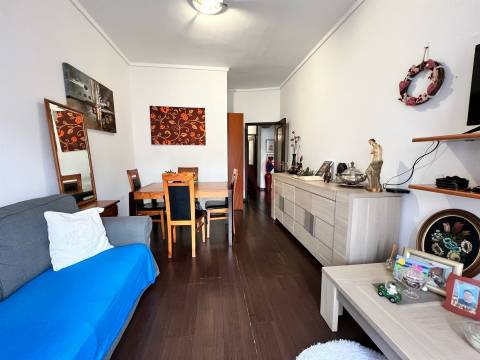 Apartamento T2+1 com Terraço em Santo Ildefonso, Porto