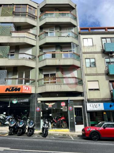 Apartamento T2+1 com Terraço em Santo Ildefonso, Porto