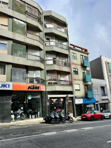 Apartamento T2+1 com Terraço em Santo Ildefonso, Porto