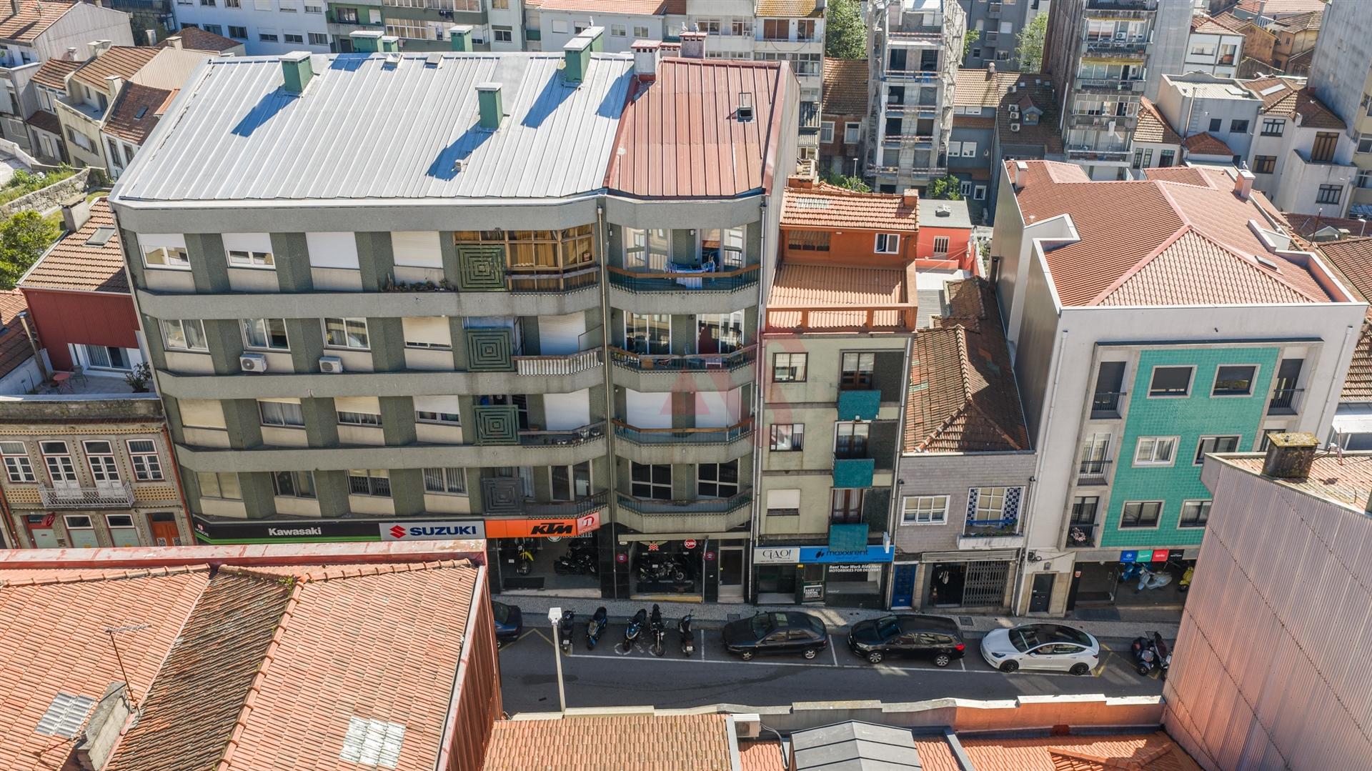 Apartamento T2+1 com Terraço de 30 m2 em Santo Ildefonso, Porto