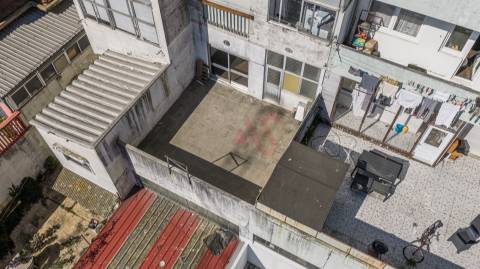 Apartamento T2+1 com Terraço de 30 m2 em Santo Ildefonso, Porto