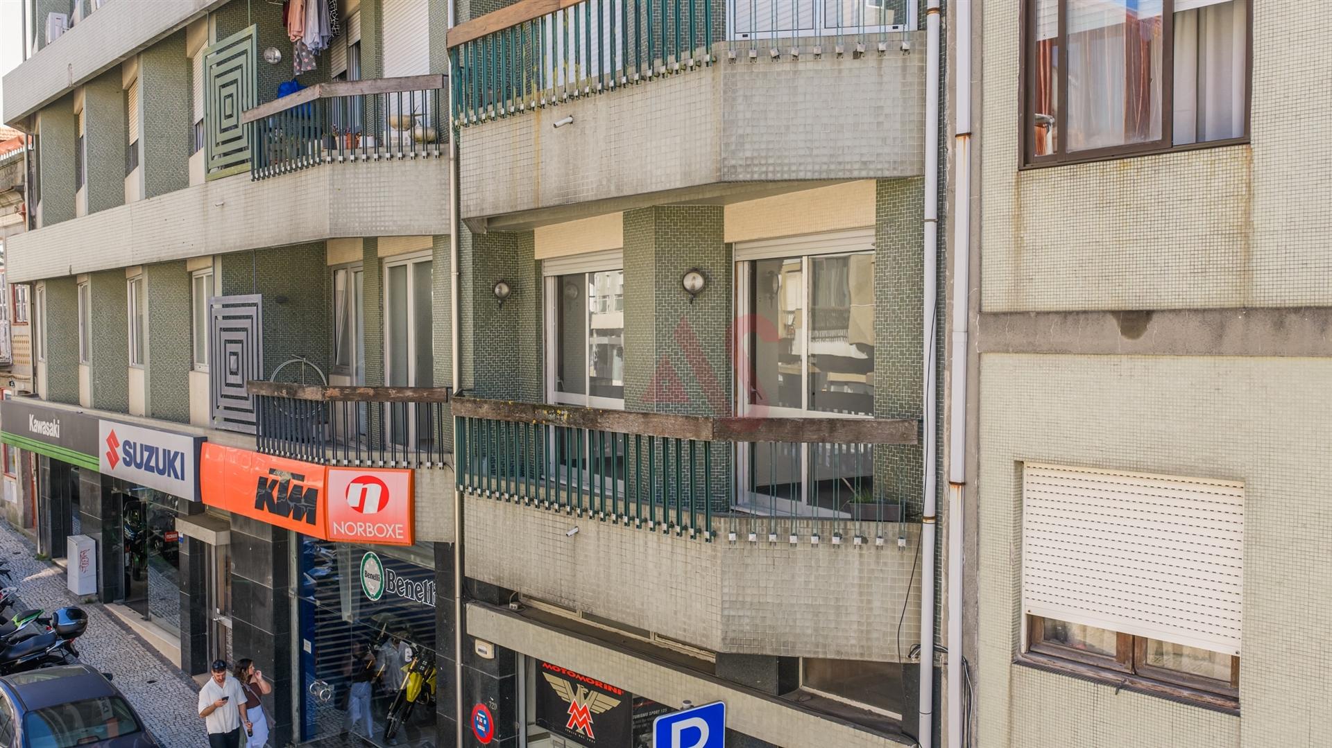Apartamento T2+1 com Terraço de 30 m2 em Santo Ildefonso, Porto
