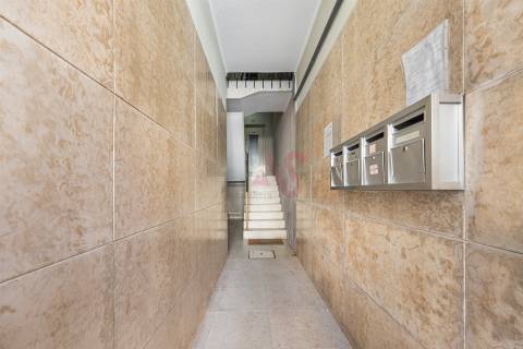Apartamento T2+1 com Terraço de 30 m2 em Santo Ildefonso, Porto