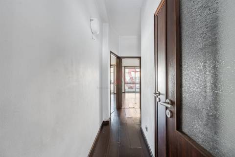 Apartamento T2+1 com Terraço de 30 m2 em Santo Ildefonso, Porto