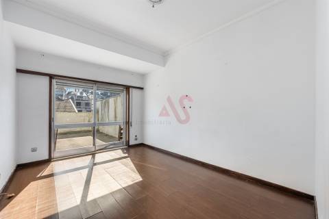 Apartamento T2+1 com Terraço de 30 m2 em Santo Ildefonso, Porto