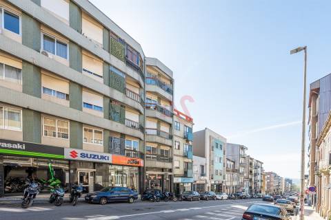Apartamento T2+1 com Terraço de 30 m2 em Santo Ildefonso, Porto