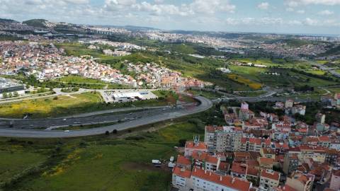 Terreno Urbano para Construção com 183,69 m² na Encosta do Sol (Brandoa), Amadora