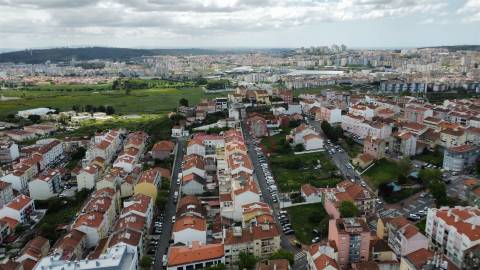 Terreno Urbano para Construção com 183,69 m² na Encosta do Sol (Brandoa), Amadora