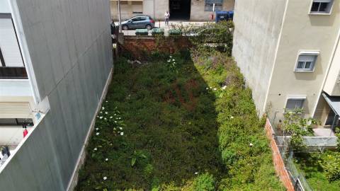 Terreno Urbano para Construção com 183,69 m² na Encosta do Sol (Brandoa), Amadora