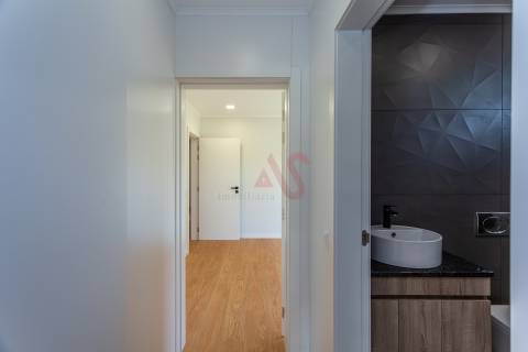 Moradia Térrea T4+1 de Luxo com Jardim e Piscina no Golfo do Montado em Palmela