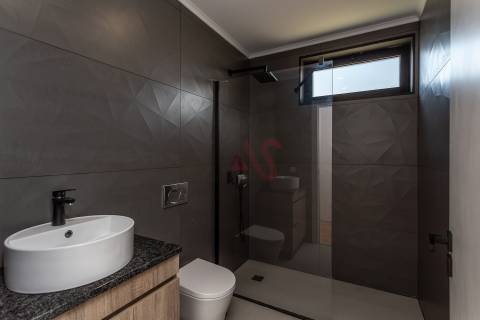 Moradia Térrea T4+1 de Luxo com Jardim e Piscina no Golfo do Montado em Palmela