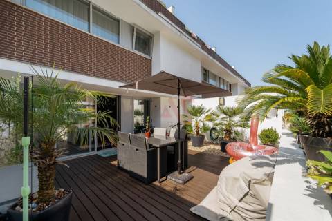 Moradia T3 em Condomínio Fechado com Piscina – Nogueira e Silva Escura, Maia