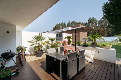 Moradia T3 em Condomínio Fechado com Piscina – Nogueira e Silva Escura, Maia